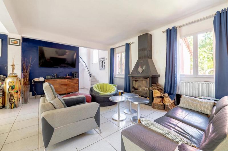 Propriété - 800 m² - 10 pièces