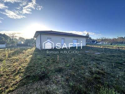 Maison - 90 m² - 5 pièces