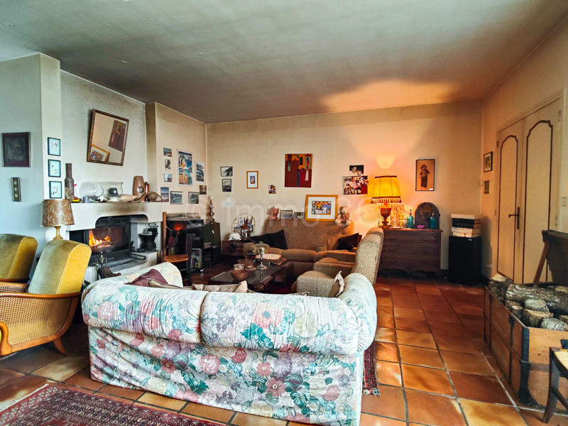 Maison - 202 m² - 7 pièces