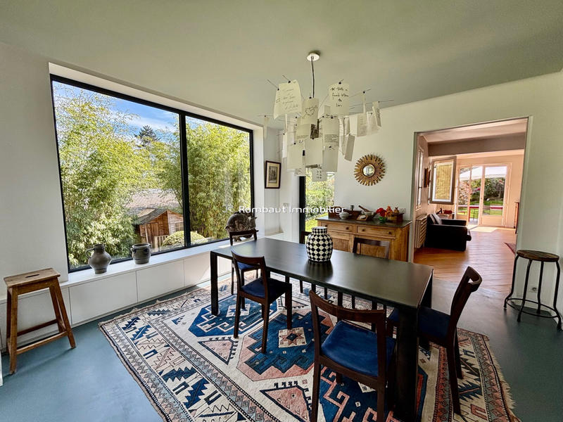 Maison - 210 m² - 9 pièces