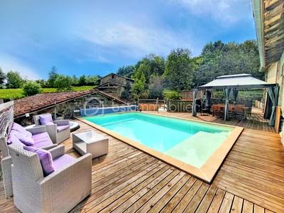 Maison en pierre - 244 m² - 10 pièces