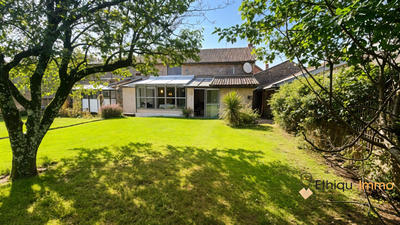 Maison - 208 m² - 9 pièces