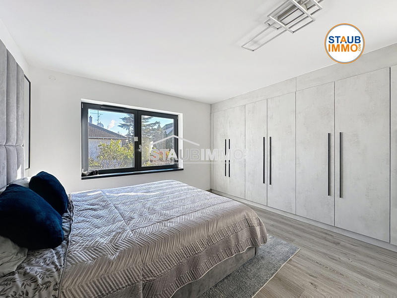 Maison - 200 m² - 8 pièces