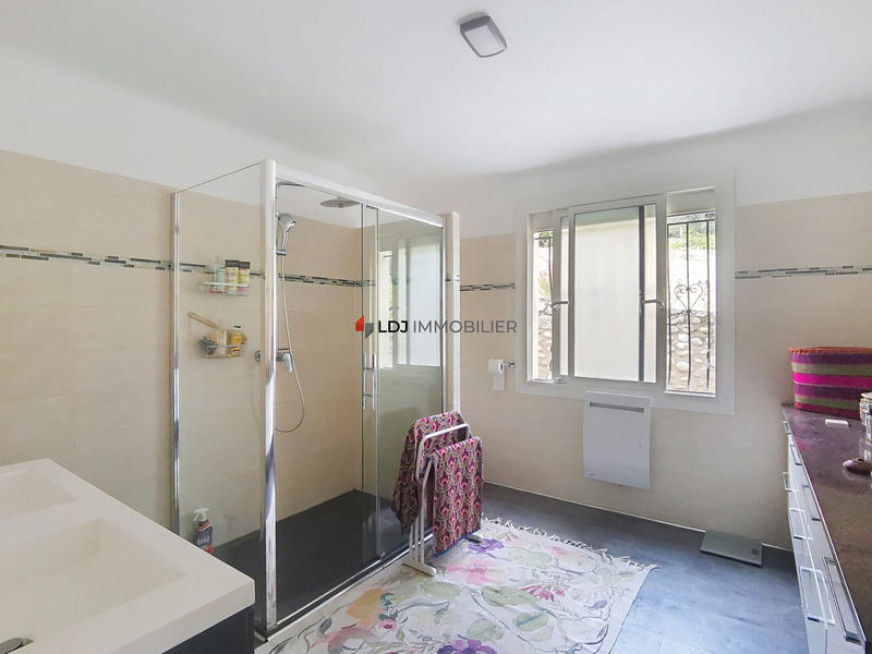 Maison traditionnelle - 248 m² - 7 pièces