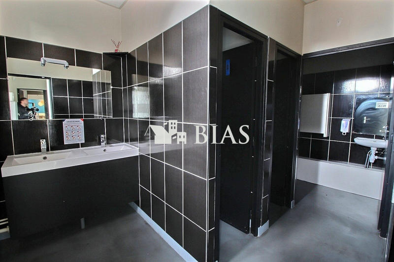 Local commercial - 326 m²