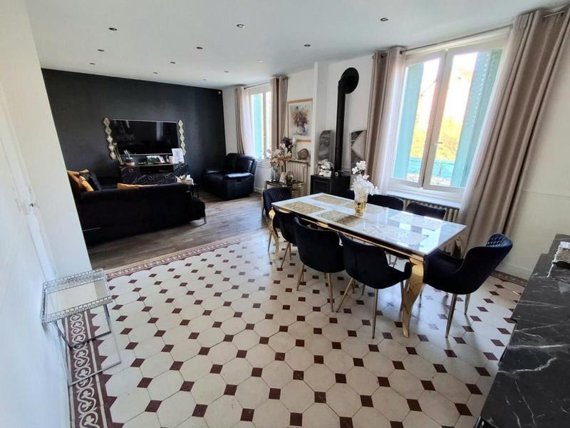 Maison - 90 m² - 5 pièces