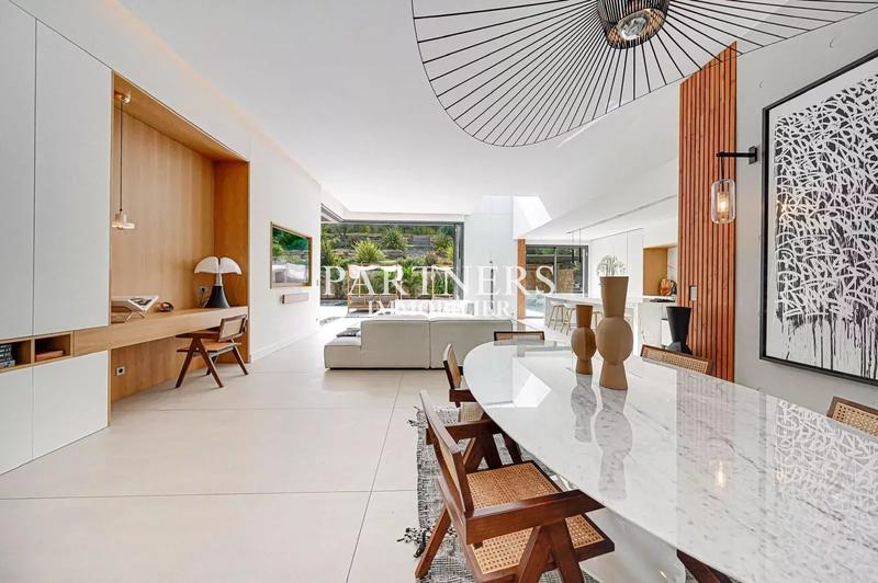 Maison - 350 m² - 6 pièces