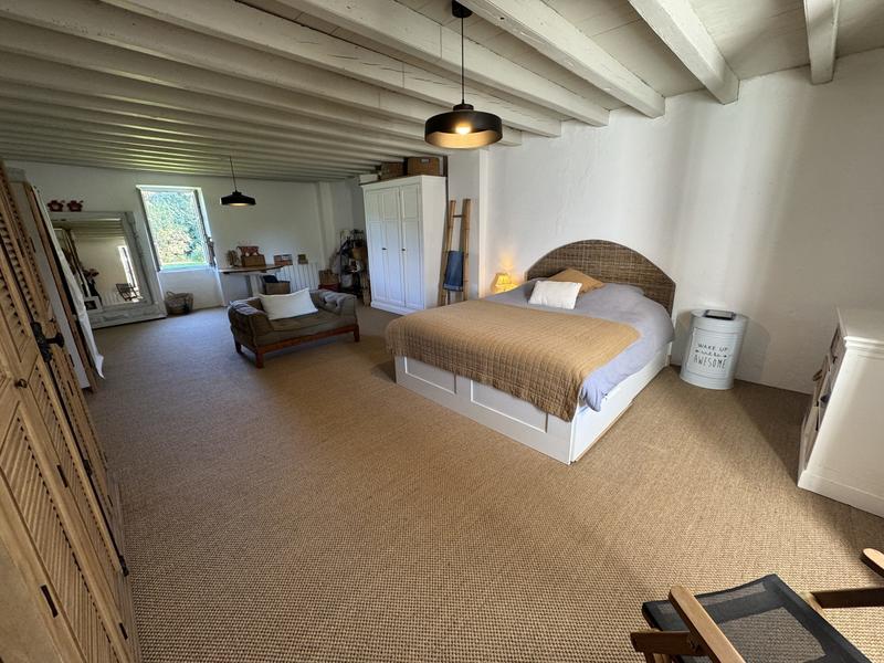 Maison - 250 m² - 6 pièces