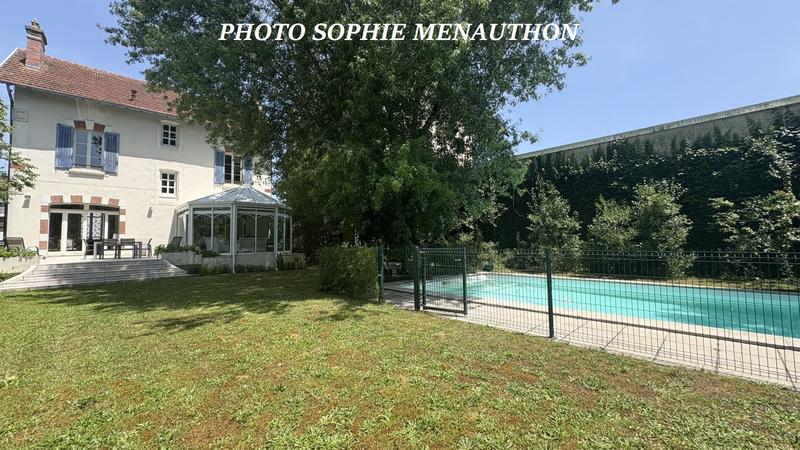 Maison bourgeoise - 202 m² - 8 pièces