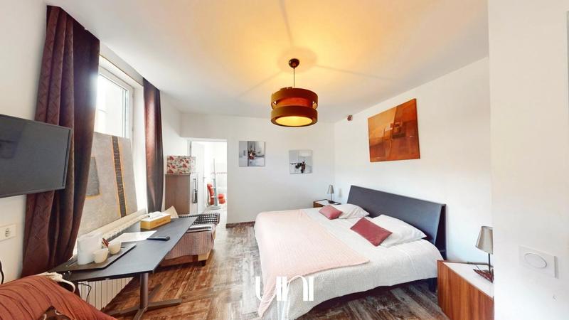 Maison - 422 m² - 12 pièces