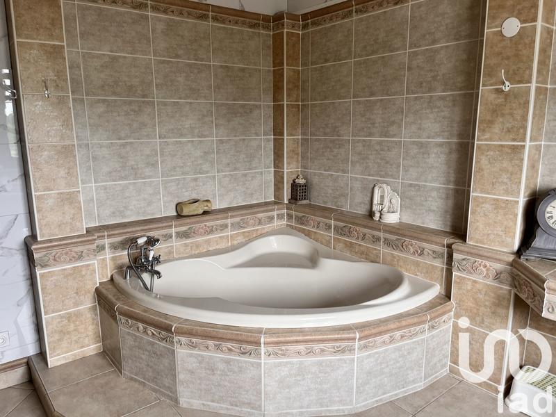 Maison - 270 m² - 10 pièces