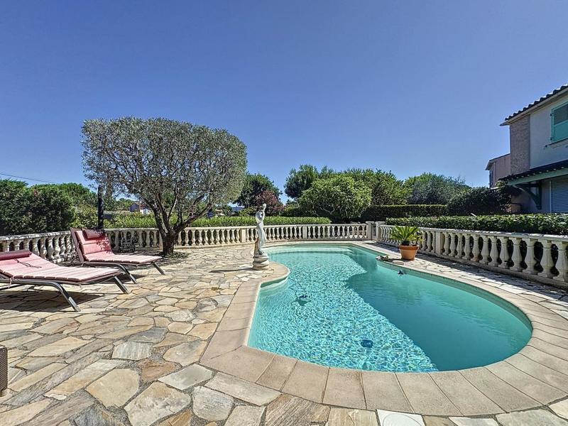 Maison - 140 m² - 5 pièces