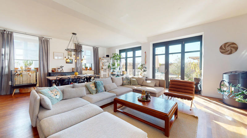 Demeure - 266 m² - 7 pièces