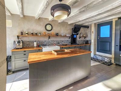 Propriété - 315 m² - 9 pièces