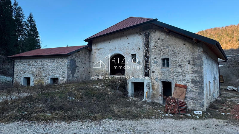 Maison - 804 m² - 3 pièces