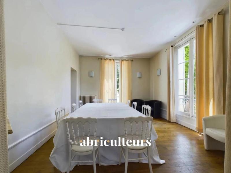 Maison ancienne - 1 000 m² - 16 pièces