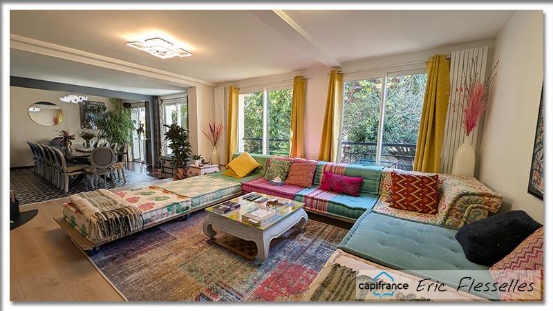 Maison - 208 m² - 9 pièces