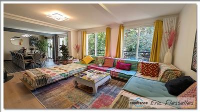 Maison - 208 m² - 9 pièces