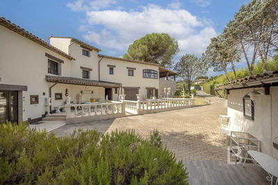 Villa - 371 m² - 8 pièces