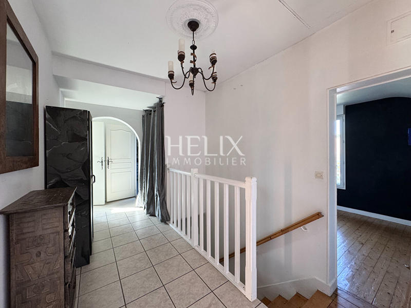 Maison - 163 m² - 9 pièces