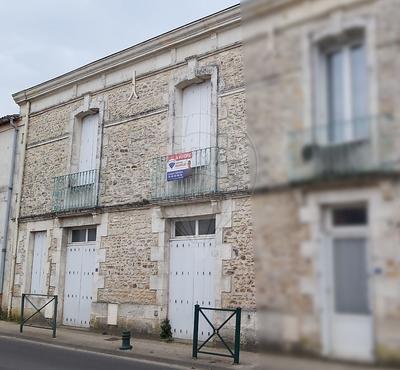 Maison - 280 m² - 8 pièces