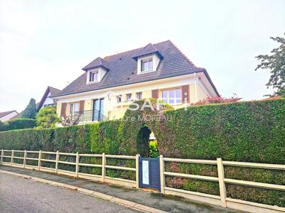 Maison - 196 m² - 8 pièces