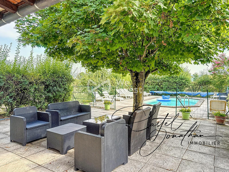 Maison - 460 m² - 8 pièces