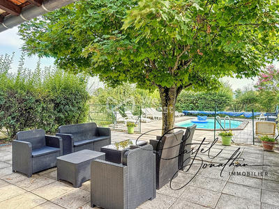 Maison - 460 m² - 8 pièces