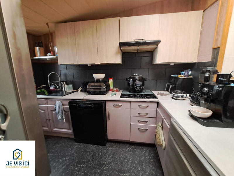 Maison - 99 m² - 8 pièces