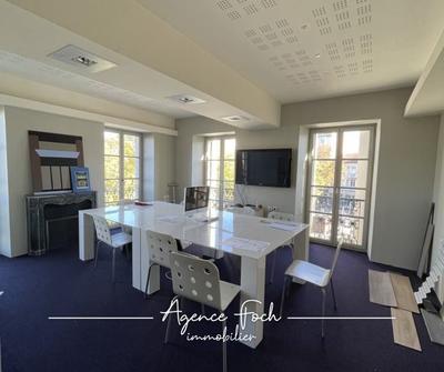 Bureau - 124 m²
