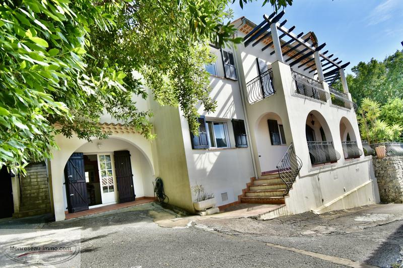 Maison - 260 m² - 7 pièces