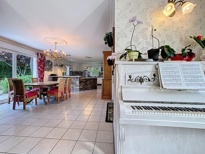 Maison traditionnelle - 214 m² - 7 pièces