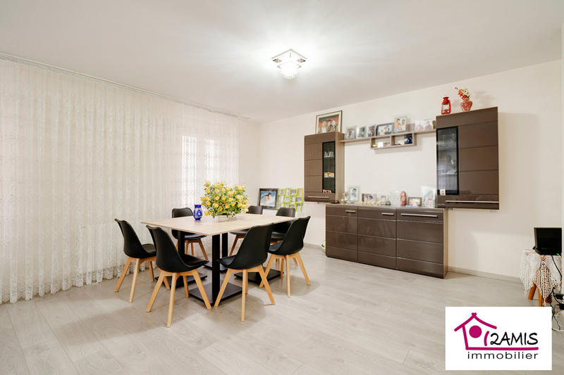 Maison - 286 m² - 10 pièces