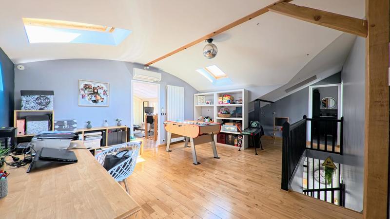 Maison - 215 m² - 9 pièces