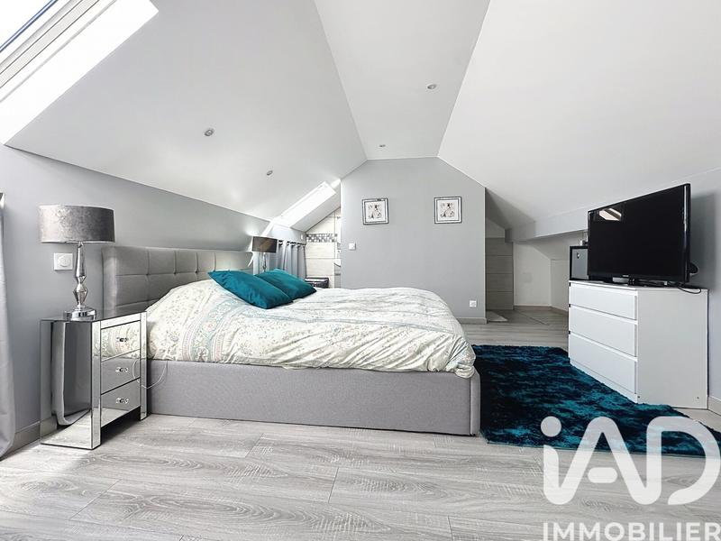 Maison - 93 m² - 5 pièces