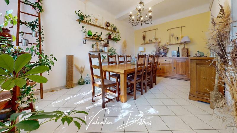 Maison - 209 m² - 9 pièces