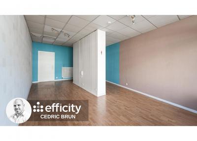 Local d'activité / Entrepôt - 68 m² - 4 pièces
