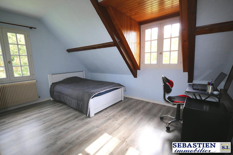 Maison traditionnelle - 239 m² - 11 pièces