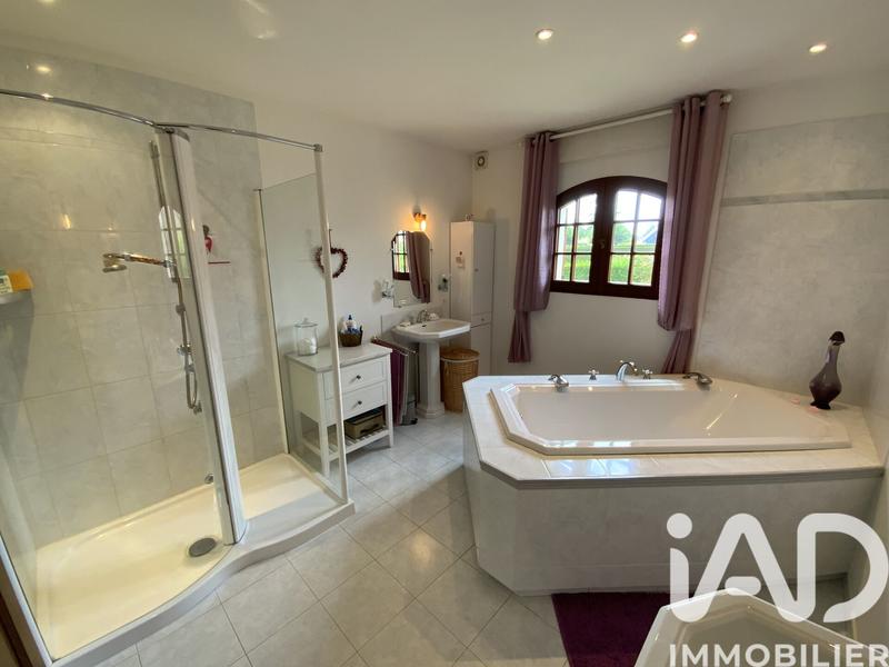 Maison - 265 m² - 9 pièces