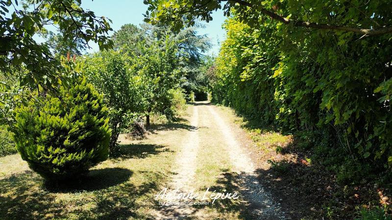 Maison - 182 m² - 9 pièces