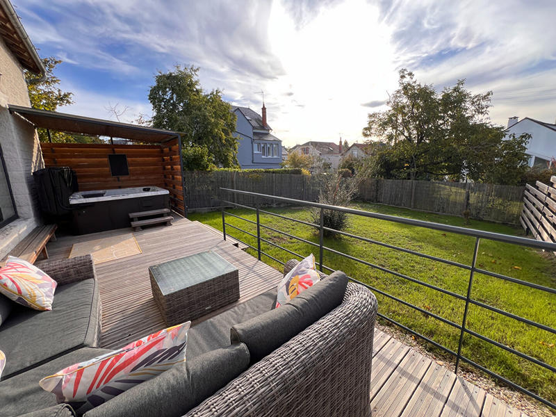 Maison - 167 m² - 8 pièces