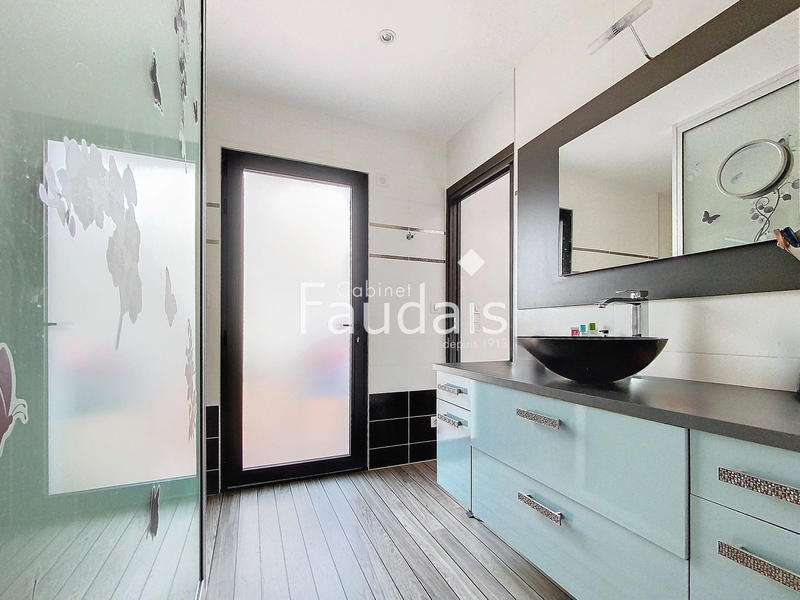 Maison - 224 m² - 8 pièces