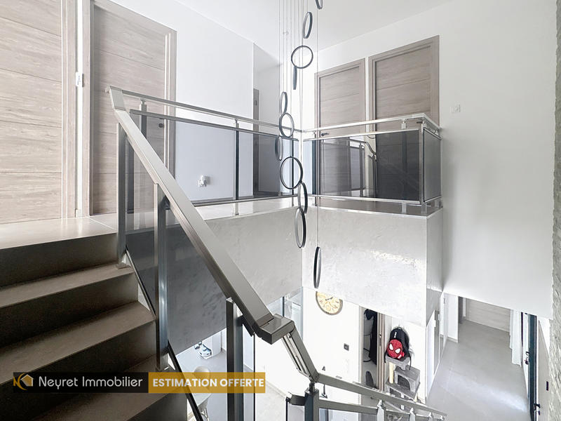 Maison - 237 m² - 9 pièces