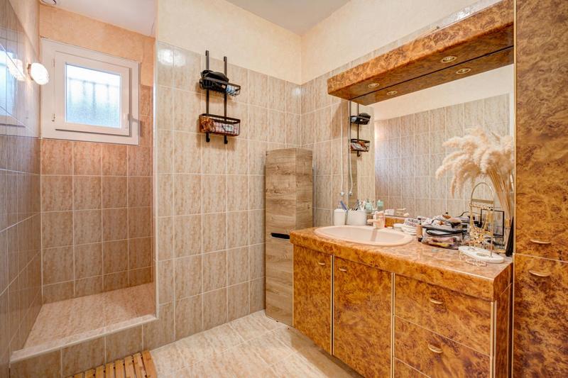 Maison - 243 m² - 6 pièces