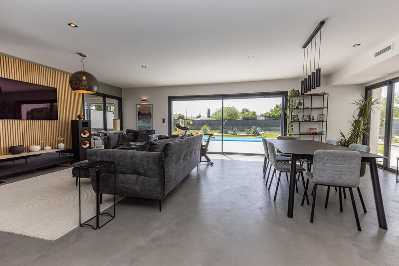 Maison - 208 m² - 6 pièces