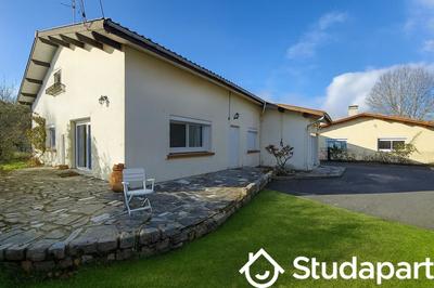 Chambre - 13 m² - 1 pièce