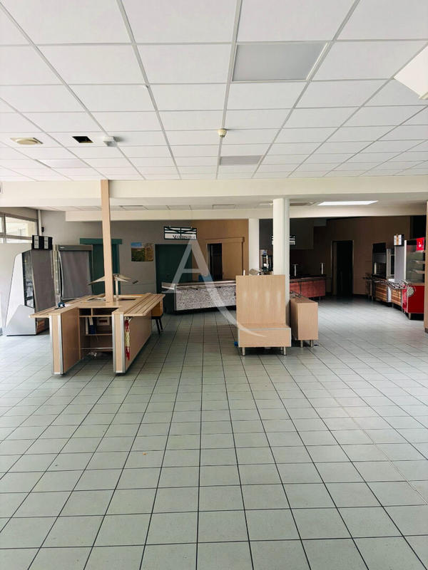 Local commercial - 700 m²