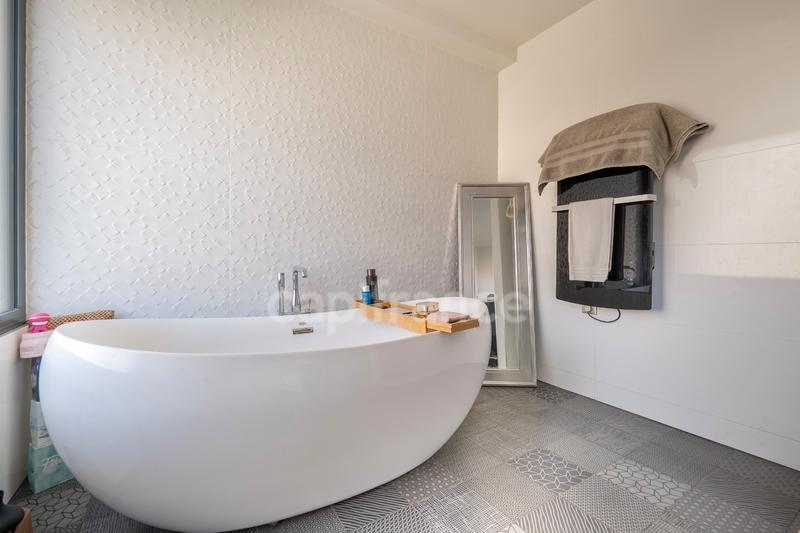 Maison - 215 m² - 6 pièces