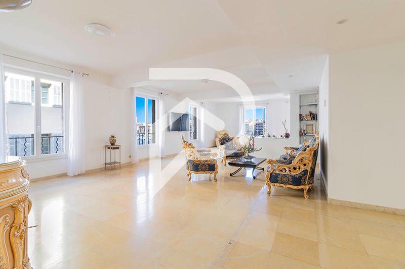 Appartement - 180 m² - 5 pièces