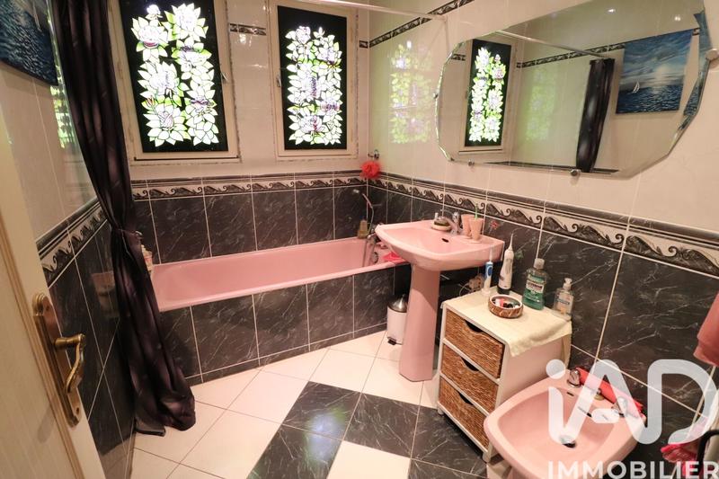 Maison - 193 m² - 9 pièces